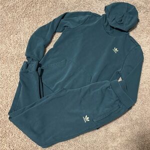 Adidas Boys sweatpants and hoodie set